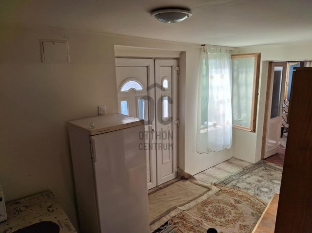 Eladó családi ház, Cegléden 35.5 M Ft, 6 szobás