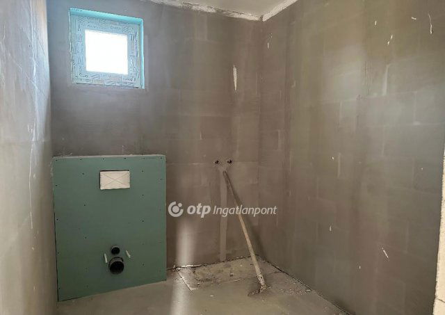 Eladó családi ház, Dánszentmiklóson 63 M Ft, 3 szobás