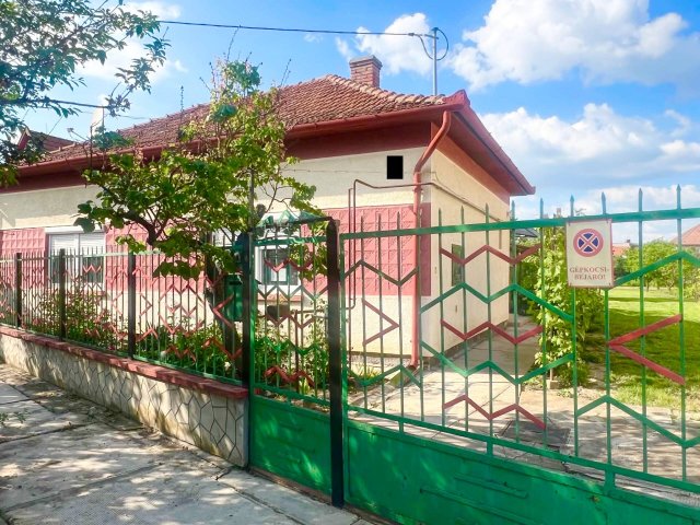 Eladó családi ház, Vésztőn 17.5 M Ft, 2 szobás