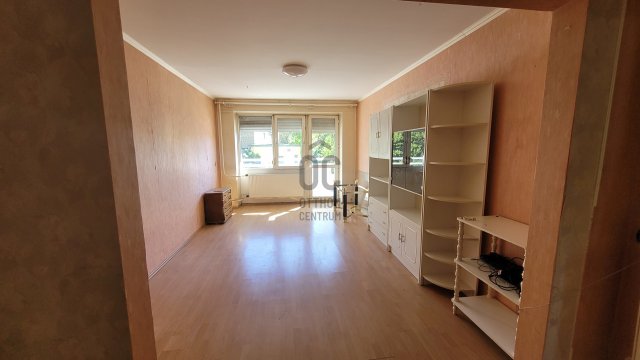 Eladó panellakás, Tatabányán 46.99 M Ft, 3 szobás