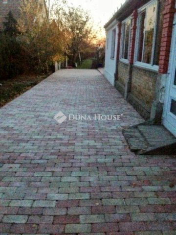 Eladó családi ház, Szadán 130 M Ft, 3 szobás