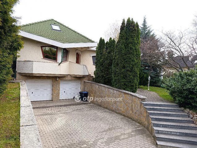 Eladó családi ház, Érden 216 M Ft, 7 szobás