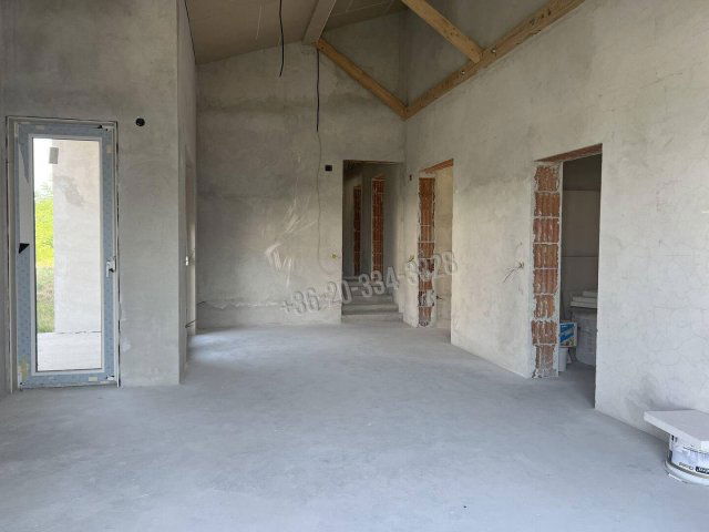 Eladó családi ház, Nagytarcsán 149.8 M Ft, 5 szobás