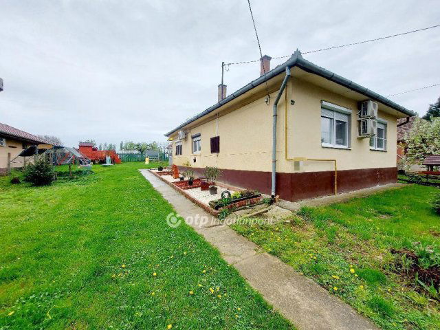 Eladó családi ház, Tiszalökön 35.5 M Ft, 3 szobás