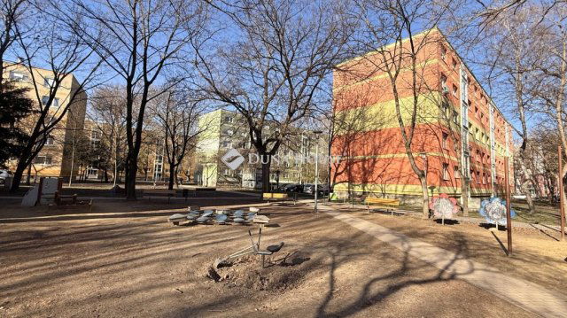 Eladó panellakás, Győrött 49.9 M Ft, 2 szobás