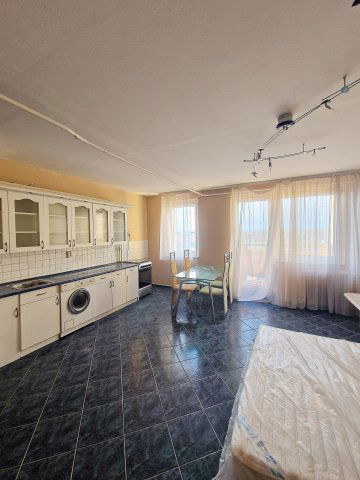 Eladó panellakás, Pápán 36.5 M Ft, 1+3 szobás