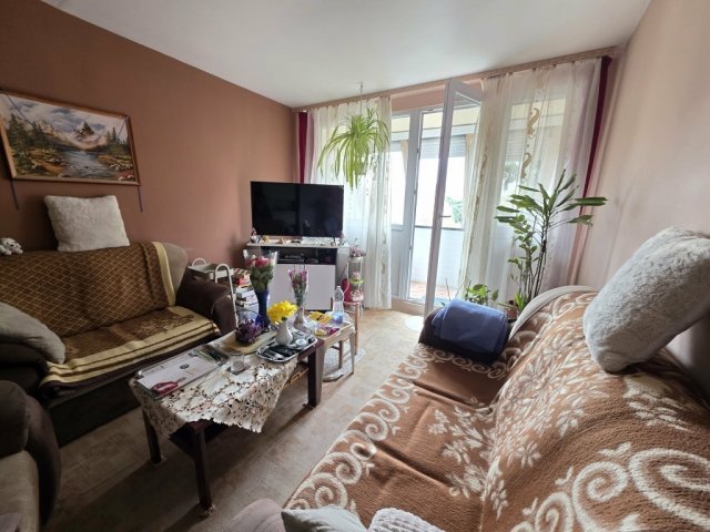 Eladó panellakás, Pécsett 49.85 M Ft, 3 szobás