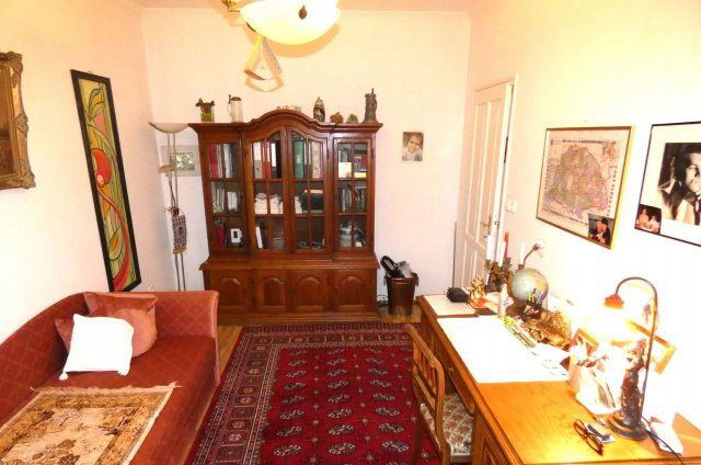 Eladó családi ház, Nemesgulácson 149.9 M Ft, 8 szobás