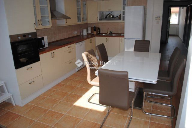 Eladó téglalakás, Veresegyházon 89.9 M Ft, 4 szobás