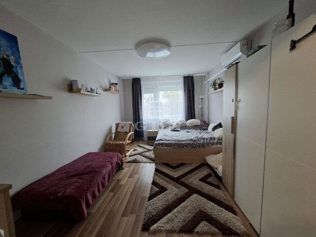 Eladó panellakás, Veszprémben 54.9 M Ft, 1+2 szobás