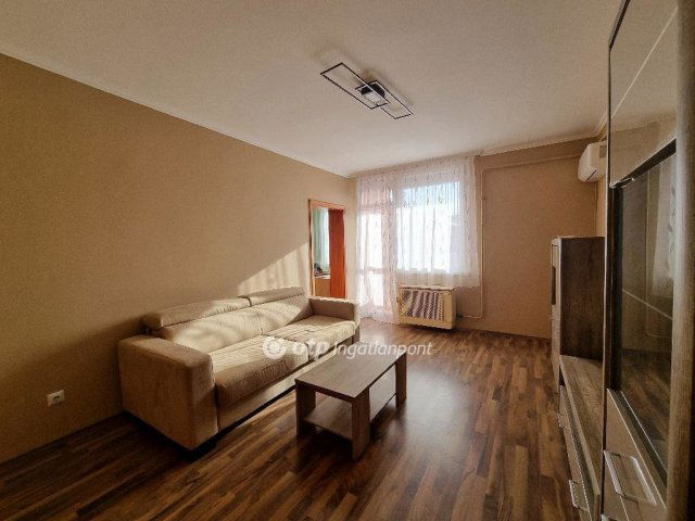 Eladó téglalakás, Pápán 40.5 M Ft, 2 szobás