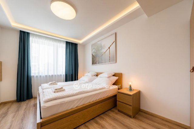 Eladó téglalakás, Balatonkenesén 135 M Ft, 3 szobás