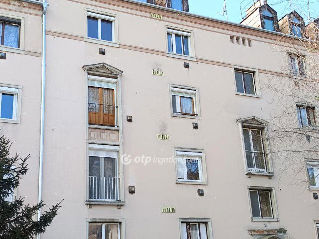 Eladó téglalakás, Pécsett 28.5 M Ft, 1 szobás