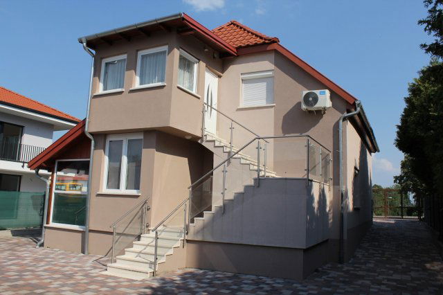 Eladó családi ház, Balatonfüreden 284 M Ft, 4+1 szobás