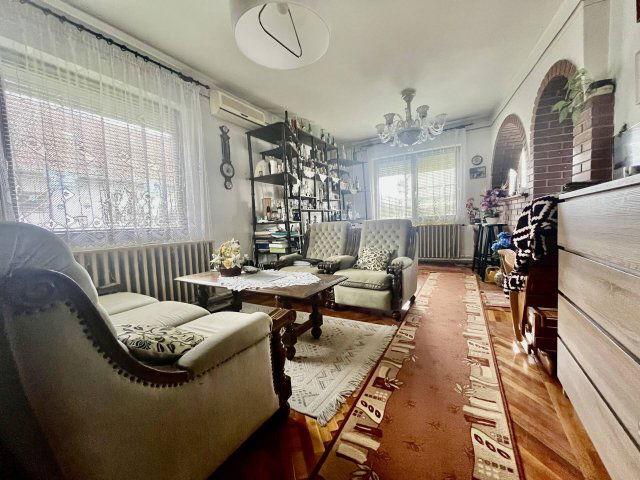 Eladó családi ház, Gyulán 79.9 M Ft, 6 szobás