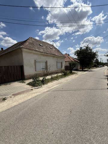 Eladó családi ház, Felcsúton 58 M Ft, 3 szobás