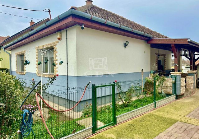 Eladó családi ház, Halásztelken 99.99 M Ft, 2 szobás