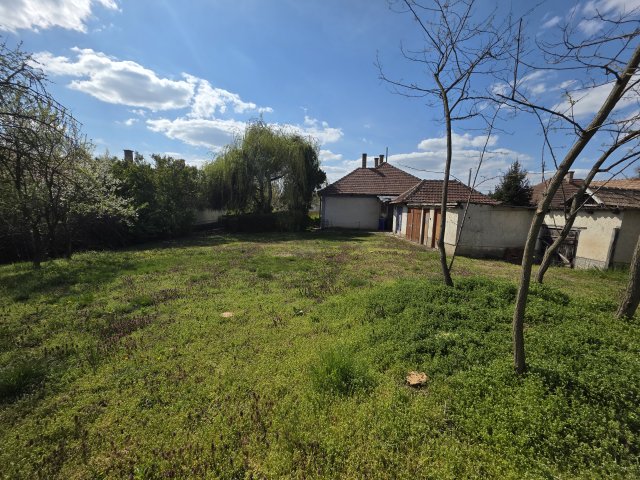 Eladó családi ház, Tiszaeszláron 15.5 M Ft, 3 szobás