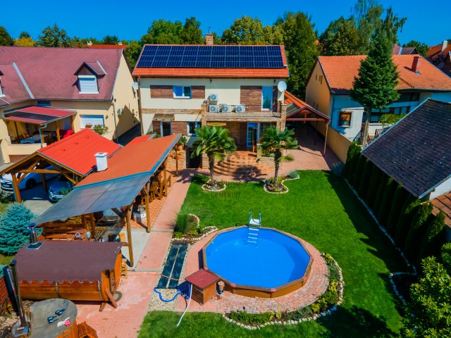 Eladó családi ház, Balatonszabadiban 169 M Ft, 5 szobás