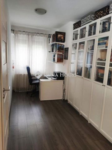 Eladó téglalakás, Pécsett 110 M Ft, 5 szobás