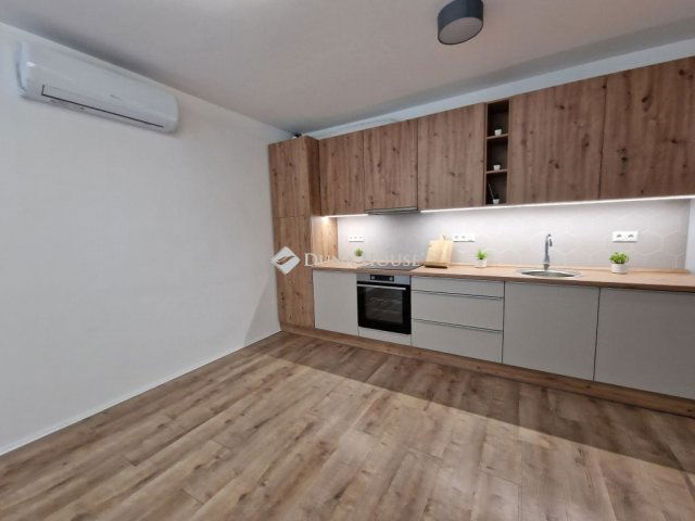 Eladó téglalakás, Pécsett, Surányi Miklós úton 85.9 M Ft