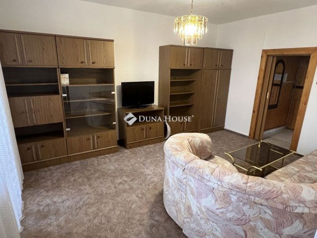 Eladó téglalakás, Dunaújvárosban 32.5 M Ft, 2 szobás