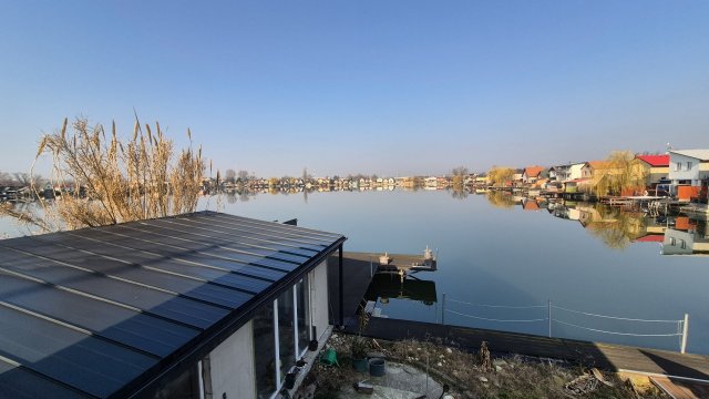 Eladó nyaraló, Szigetszentmiklóson, Holdfény utcában 109.9 M Ft