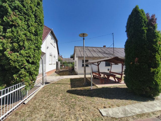 Eladó családi ház, Szolnokon 95 M Ft, 3+2 szobás