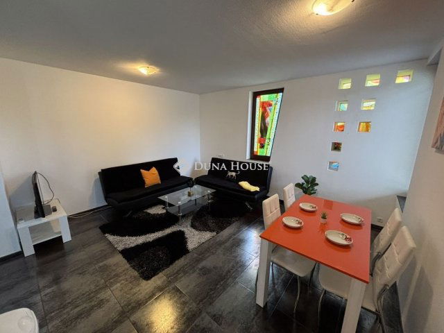 Kiadó téglalakás, albérlet, Tatán 340 E Ft / hó, 1 szobás