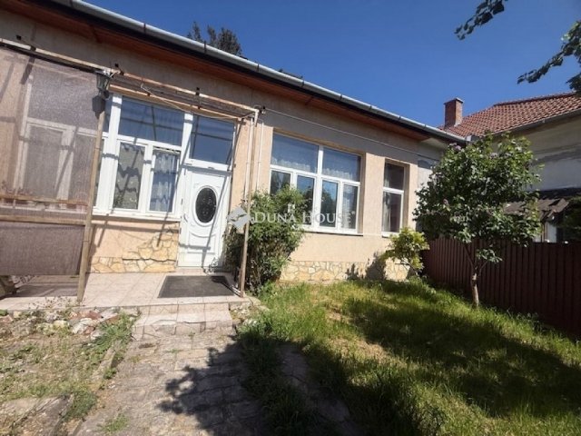 Eladó családi ház, Cegléden 46.9 M Ft, 5 szobás