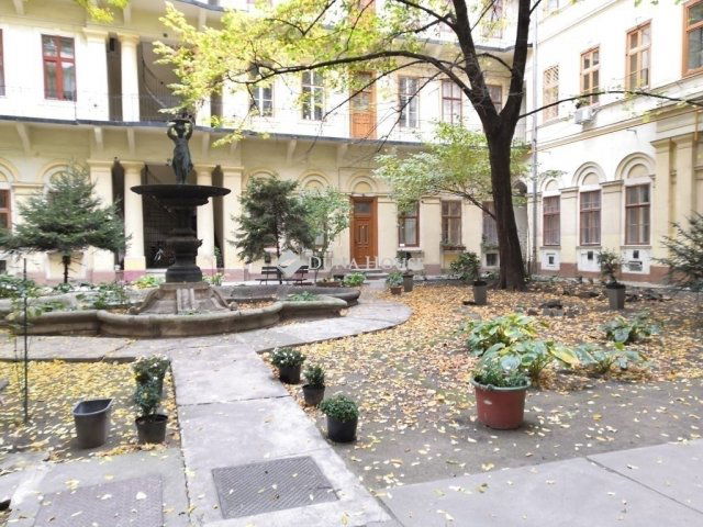 Eladó téglalakás, Budapesten, VI. kerületben 135 M Ft, 3 szobás