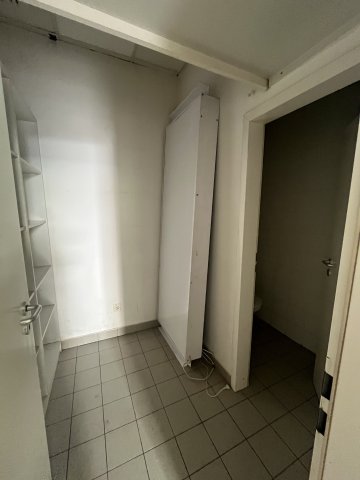Kiadó üzlethelyiség, Győrött 140 E Ft / hó, 1 szobás