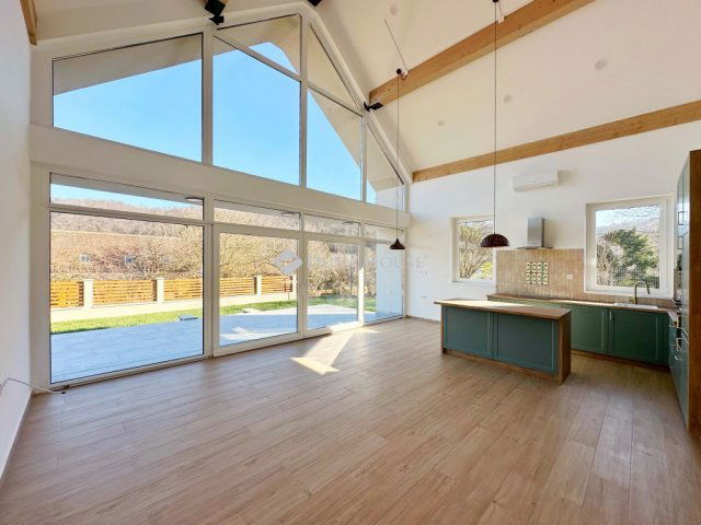 Eladó családi ház, Orfűn 134.9 M Ft, 4 szobás