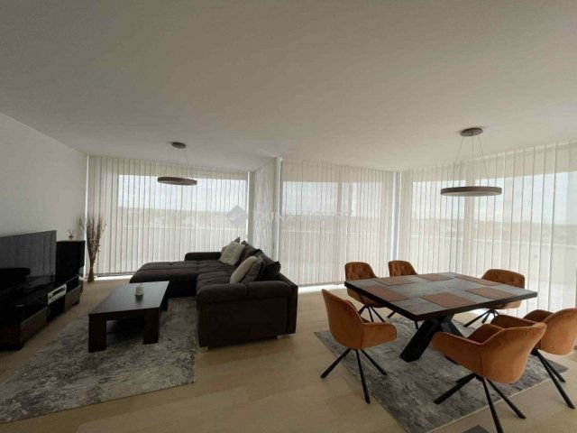 Eladó téglalakás, Szegeden 204.2 M Ft, 3 szobás