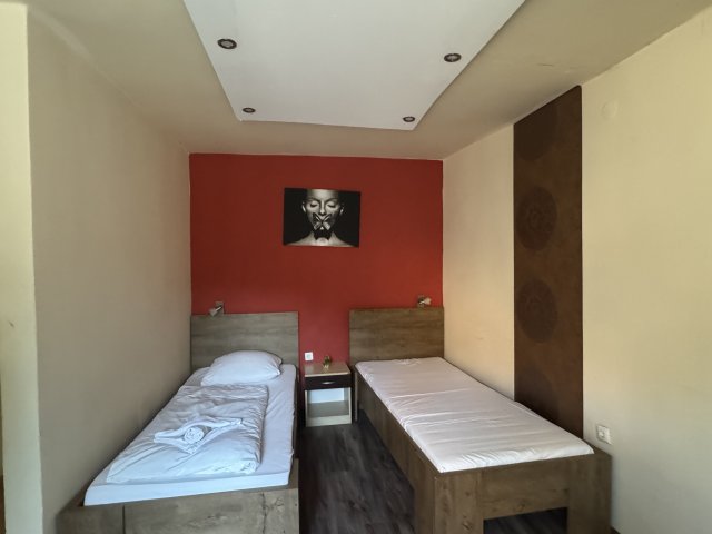 Eladó hotel, Pécsett, Felsőhavi utcában 300 M Ft, 14 szobás