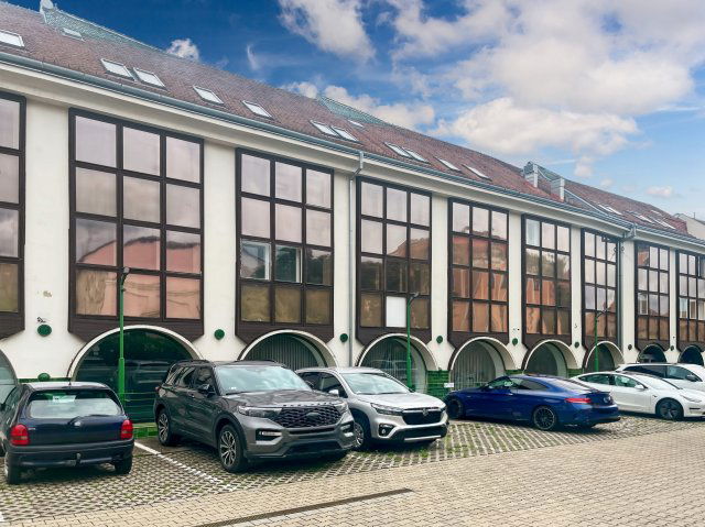 Kiadó iroda, Pécsett, Rákóczi úton 154 E Ft / hó