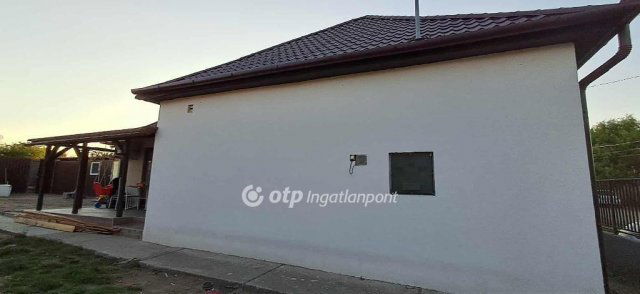 Eladó családi ház, Turán 52.2 M Ft, 3 szobás