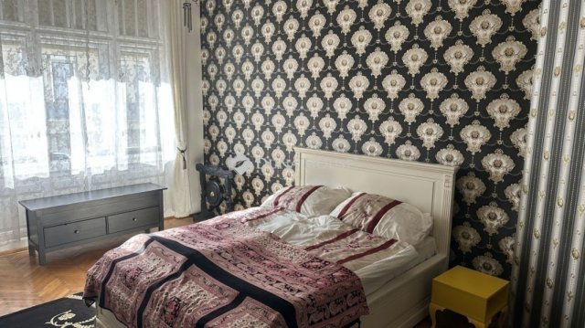 Eladó téglalakás, Budapesten, VI. kerületben 152 M Ft, 3 szobás