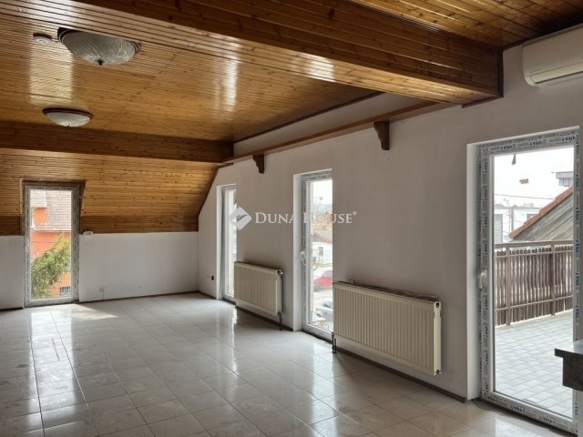 Eladó téglalakás, Budapesten, XV. kerületben 111.5 M Ft