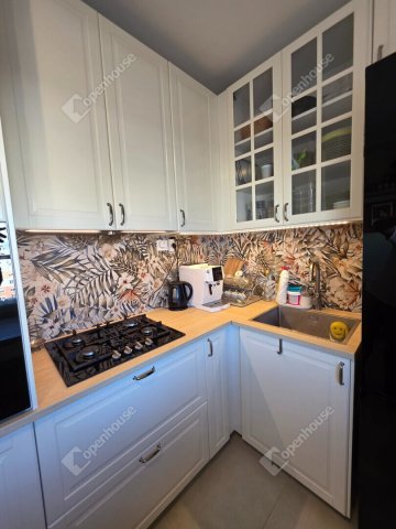 Eladó panellakás, Győrött 61.9 M Ft, 3 szobás