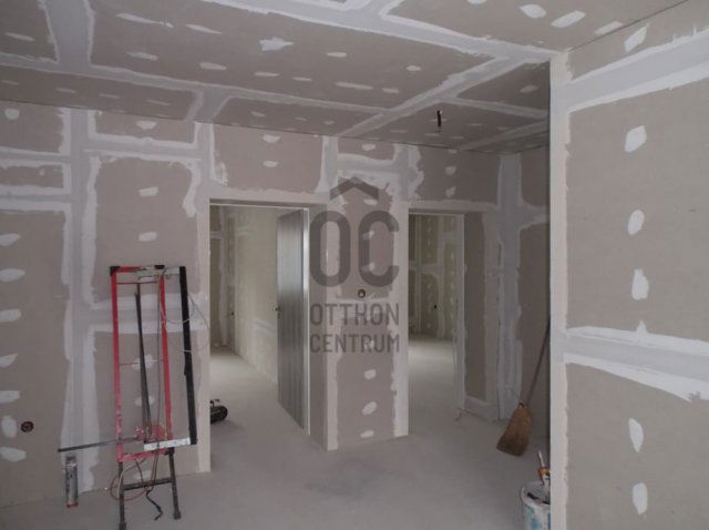 Eladó családi ház, Pápán 57 M Ft, 3 szobás