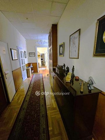 Eladó téglalakás, Budapesten, VI. kerületben 136 M Ft, 3 szobás