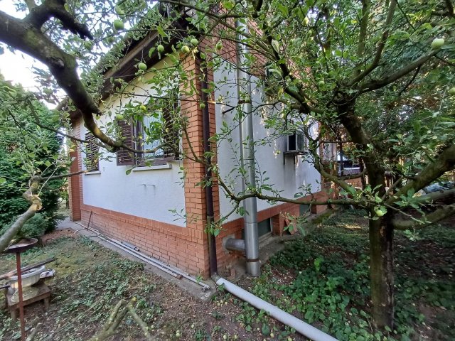 Eladó családi ház, Dányon 32 M Ft, 2 szobás