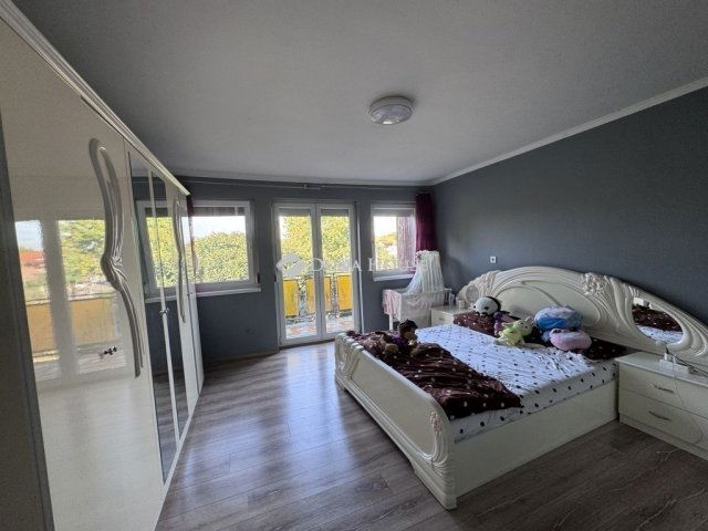 Eladó családi ház, Pécsett 84.99 M Ft, 4 szobás