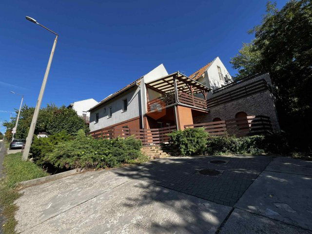 Eladó téglalakás, Pécsett, Hársfa úton 68.9 M Ft, 3 szobás