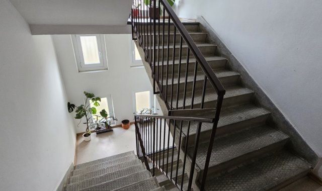 Eladó panellakás, Pécsett 45.99 M Ft, 3 szobás