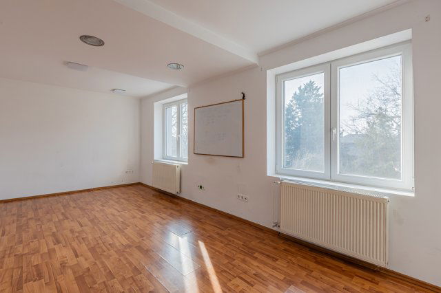 Eladó családi ház, Budapesten, XV. kerületben 289 M Ft, 8 szobás