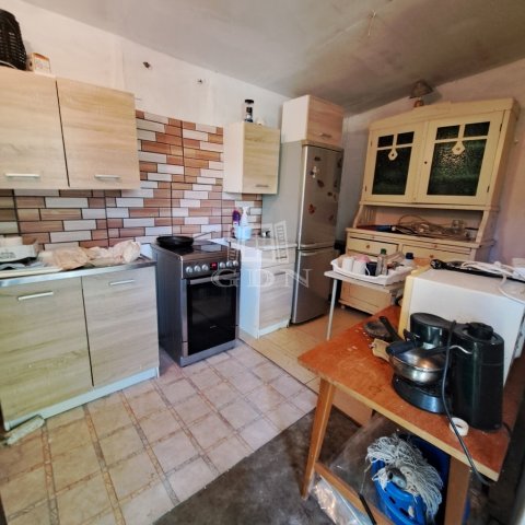 Eladó nyaraló, Balatonfűzfőn 25 M Ft, 1 szobás