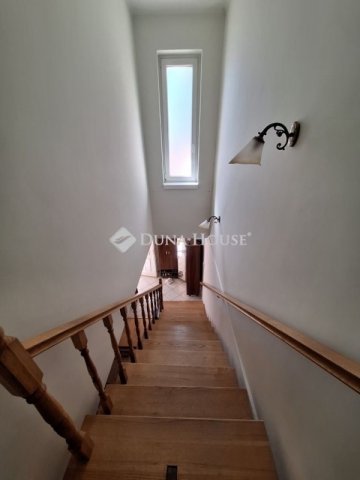 Eladó családi ház, Pécsett 125 M Ft, 3 szobás