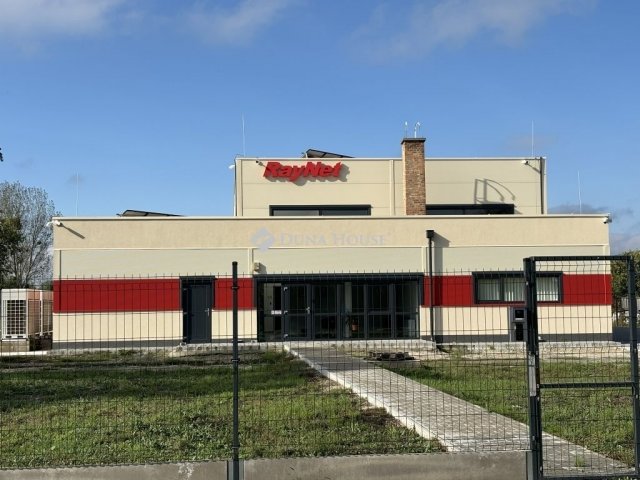 Eladó ipari ingatlan, Komáromban 411.7 M Ft / költözzbe.hu